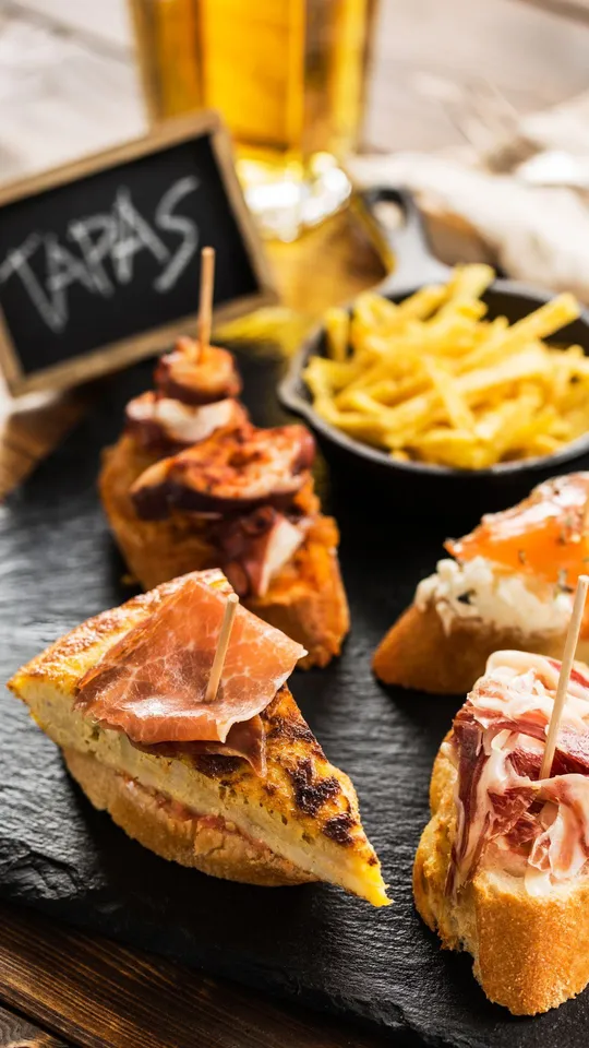 Tapas spagnole a base di prosciutto